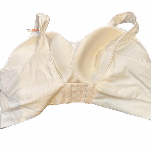 Bali White Comfort Bra. Cool Comfort Fabric. NWT - Picture 8 of 8